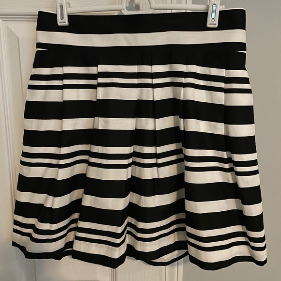 LOFT Dresses & Skirts - LOFT Black White Striped Skirt Size 4P Petite Pleated A-Line NWT